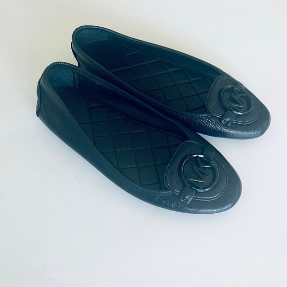 Michael Kors ‘Lillie’ Women's 6.5 Moccasin Monogram Logo Black Leather Flat - Picture 2 of 9